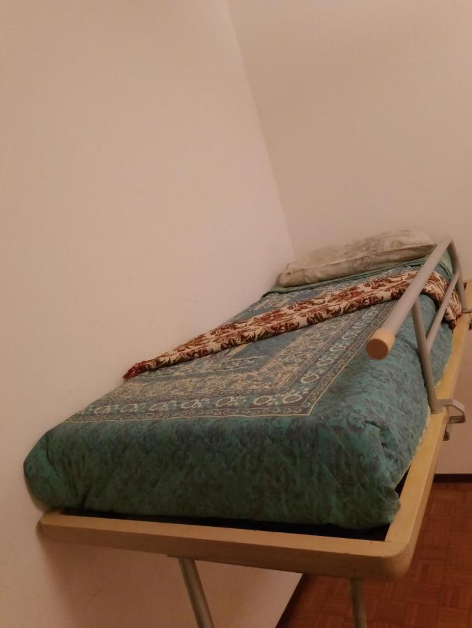 Big Room In Private Appartament, Close To The Station And Center Of City 베르가모 외부 사진